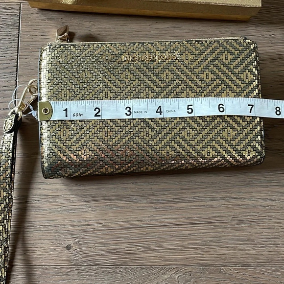 Michael Kors Gold Design Wristlet Phone Wallet - Picture 2 of 10